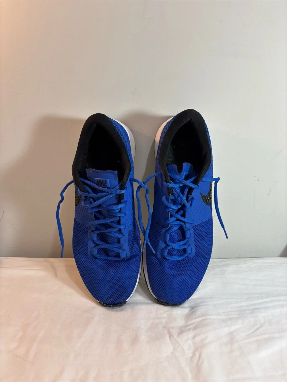 Nike Men's Royal Blue Athletic Running Sneakers with Black Accents. 8/20